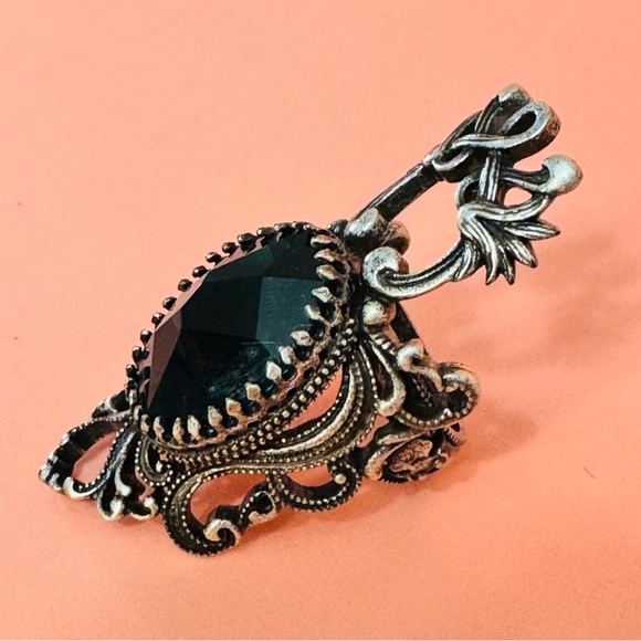 Vintage-Inspired Adjustable Statement Ring – Emerald Green Gemstone - Picture 2 of 8